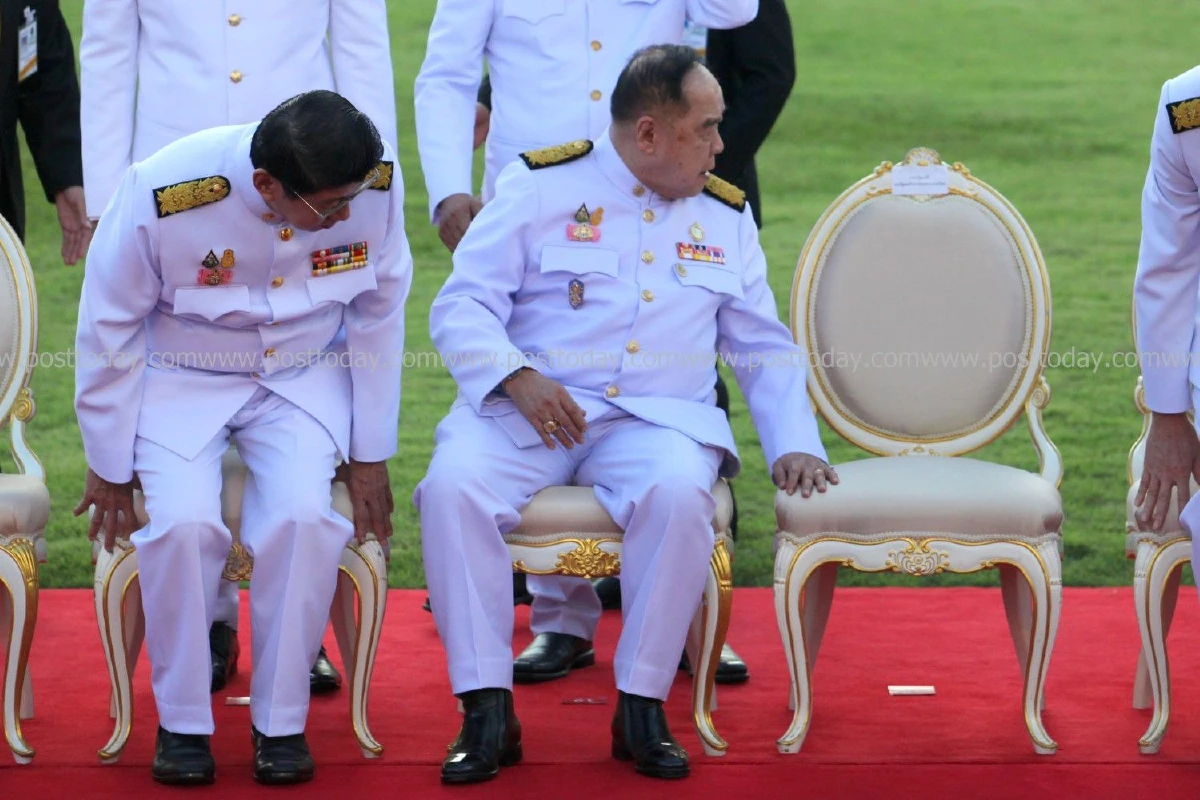 ภาพชุด! ครม.ใหม่ร่วมถ่ายภาพที่ทำเนียบฯ "บิ๊กป้อม"มารอคนแรก