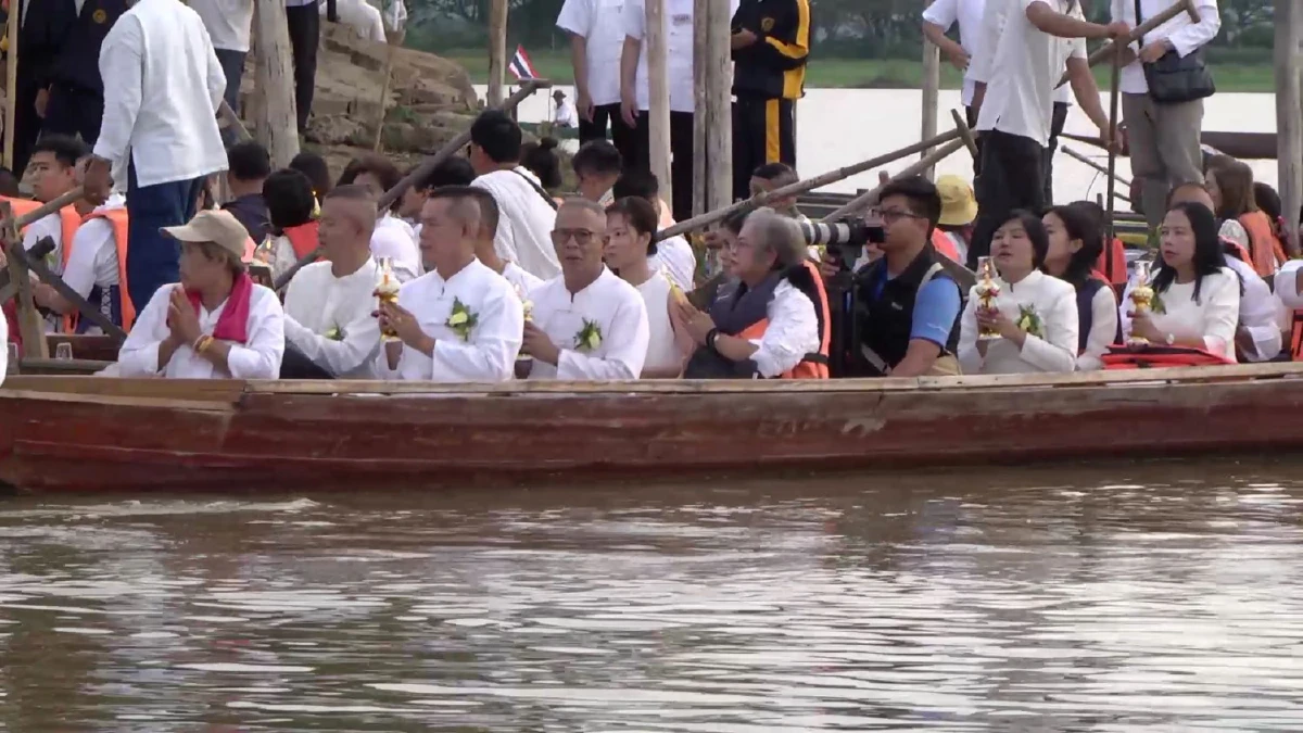 หนึ่งเดียวในโลก!นั่งเรือพายเวียนเทียนวัดร้างตามศิลาจารึกกลางกว๊านพะเยา