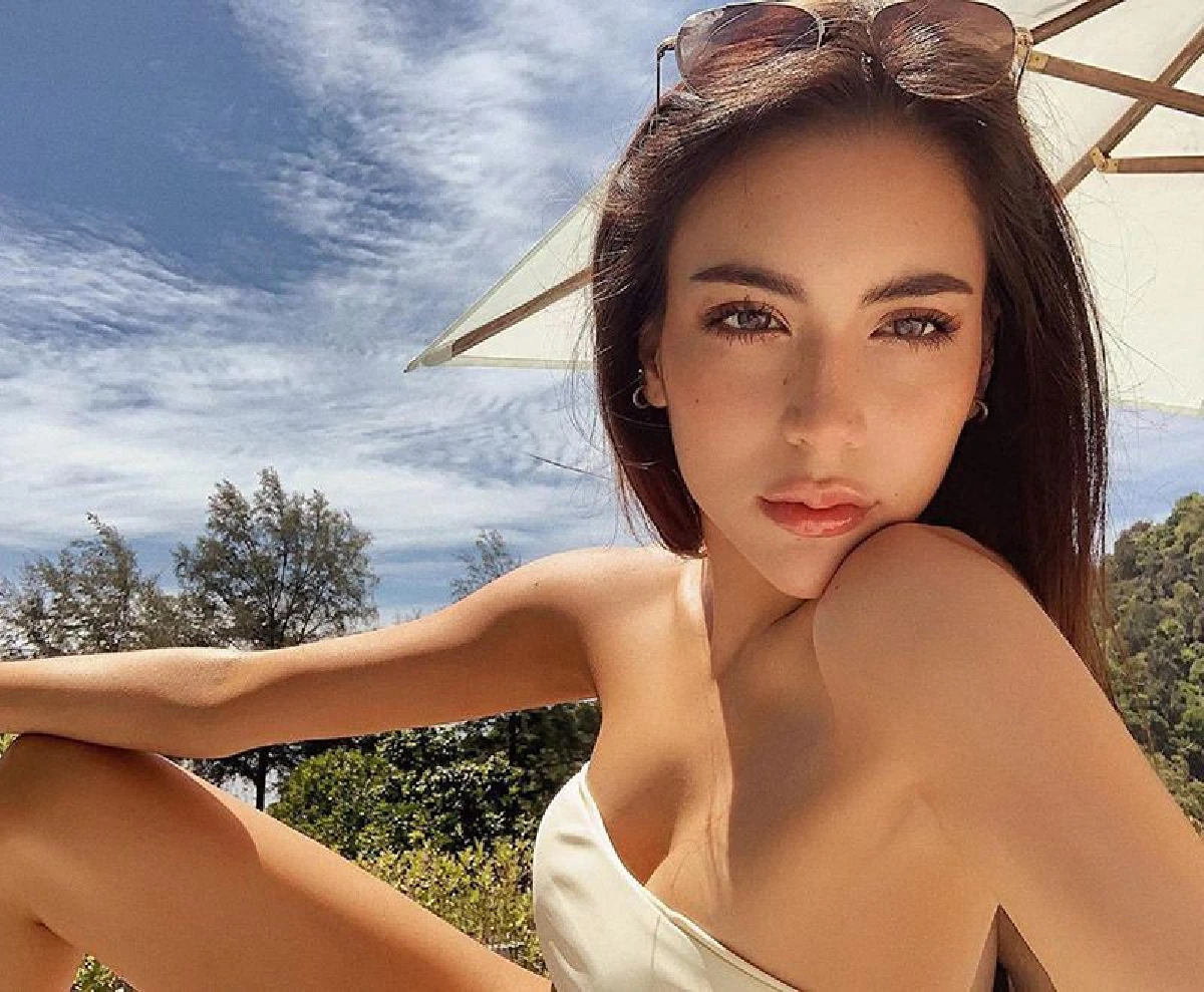 เฟรชชี่น่ารัก! เจสซี่ เดอะเฟซ เผยลุคสวยเรียบร้อยในชุดนิสิตจุฬาฯ เต็มตัว