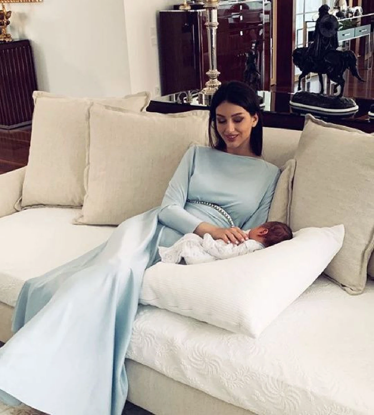 อดีตสุลต่านมาเลย์ หย่าพระชายาอดีตนางงามรัสเซีย