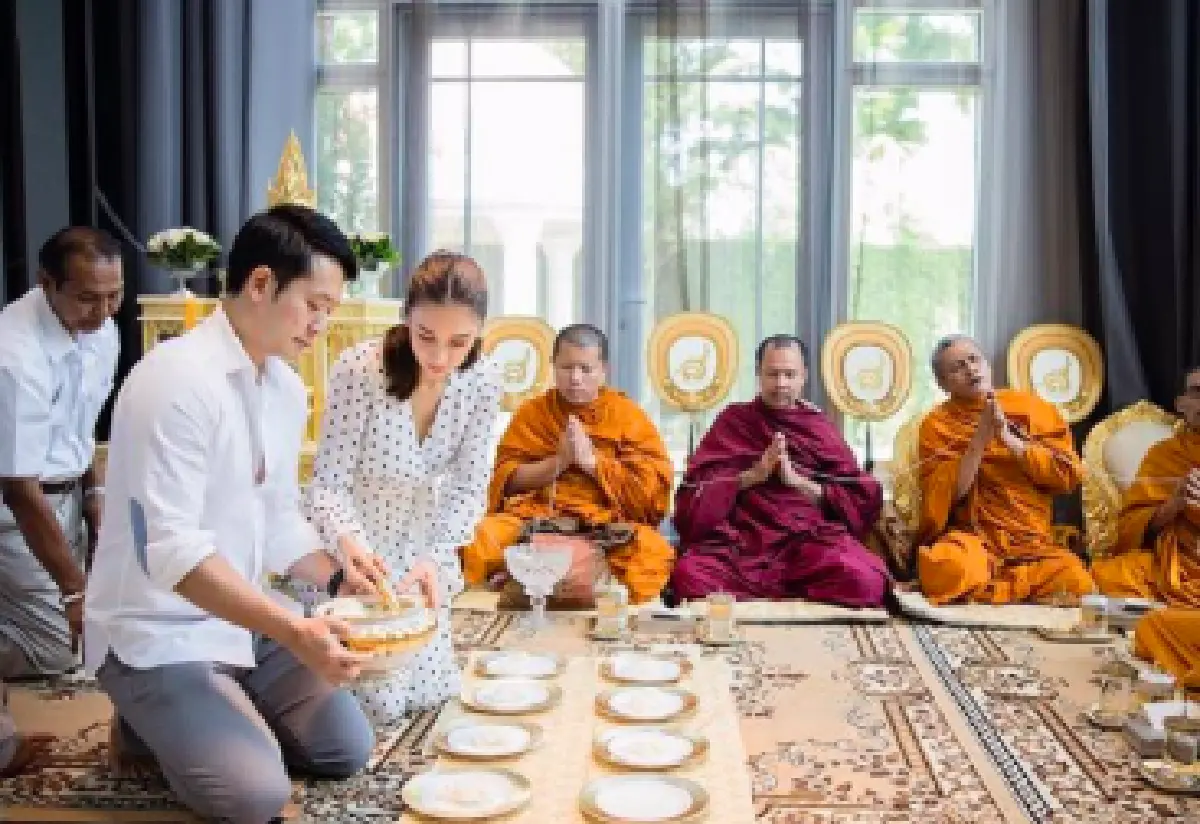 “เนย” เปิดบ้านสุดอลังการในวันเกิดอายุ 35 ปี ทำบุญเช้าฉลองเย็นอย่างอบอุ่น