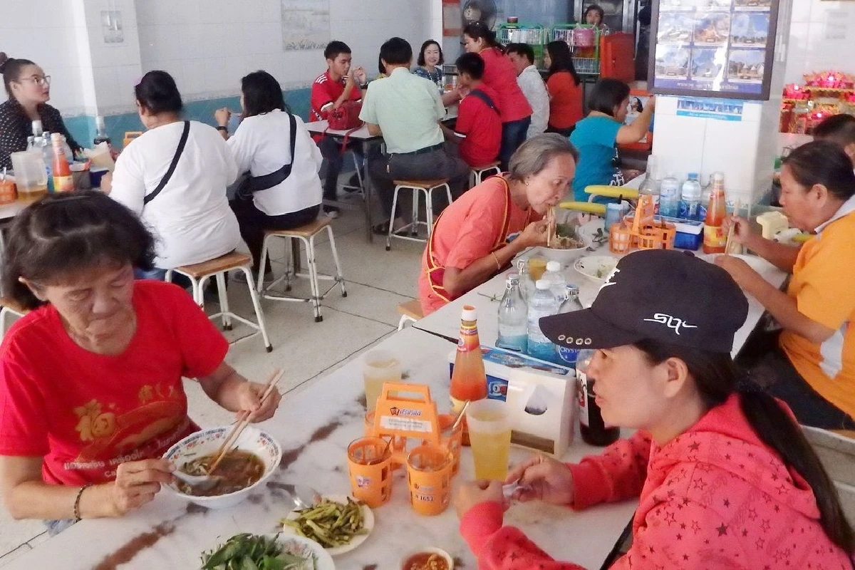 ฉลองเข้าพรรษา!เสี่ยร้านก๋วยเตี๋ยวถูกหวย30ล.เปิดให้กินฟรี2วันเลี้ยงไม่อั้น
