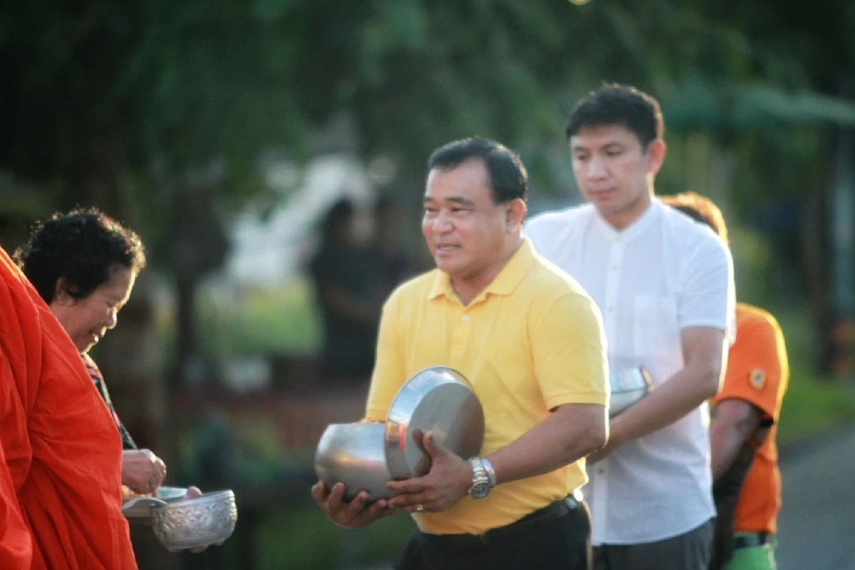 ประเพณีเก่าแก่เเข้าพรรษาพระภิกษุวัดป่างิ้วถือ”เอกาสะนิกังคะ”