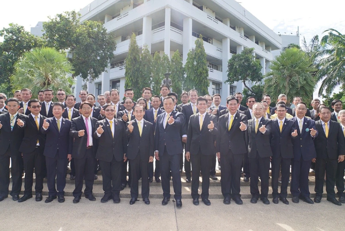 "อนุทิน" ประกาศพัฒนา "อสม."เป็น "ทีมหมอครอบครัว"