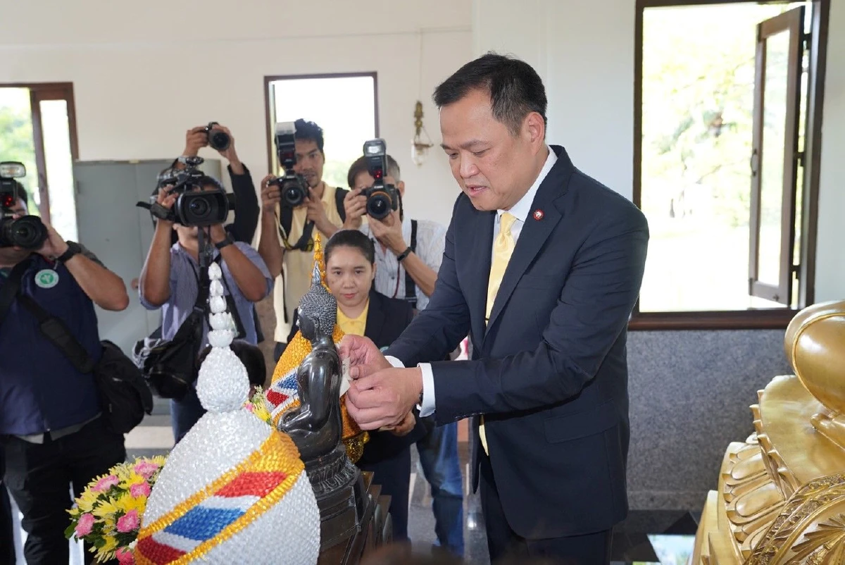 "อนุทิน" ประกาศพัฒนา "อสม."เป็น "ทีมหมอครอบครัว"