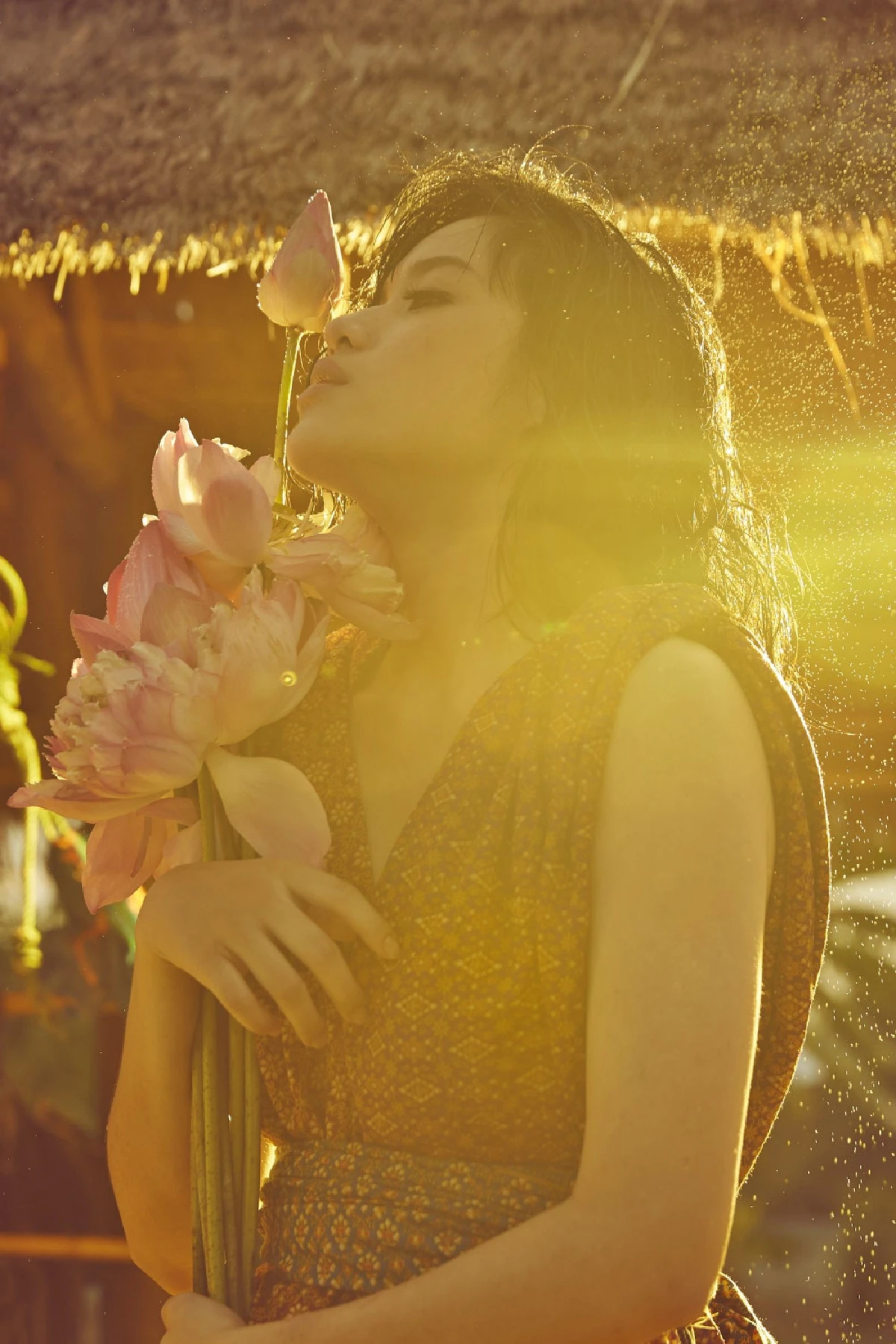 ซื้อผ้าไทย ใส่ผ้าไทย เที่ยวเมืองไทย "นุ่งสยามสามฤดู"