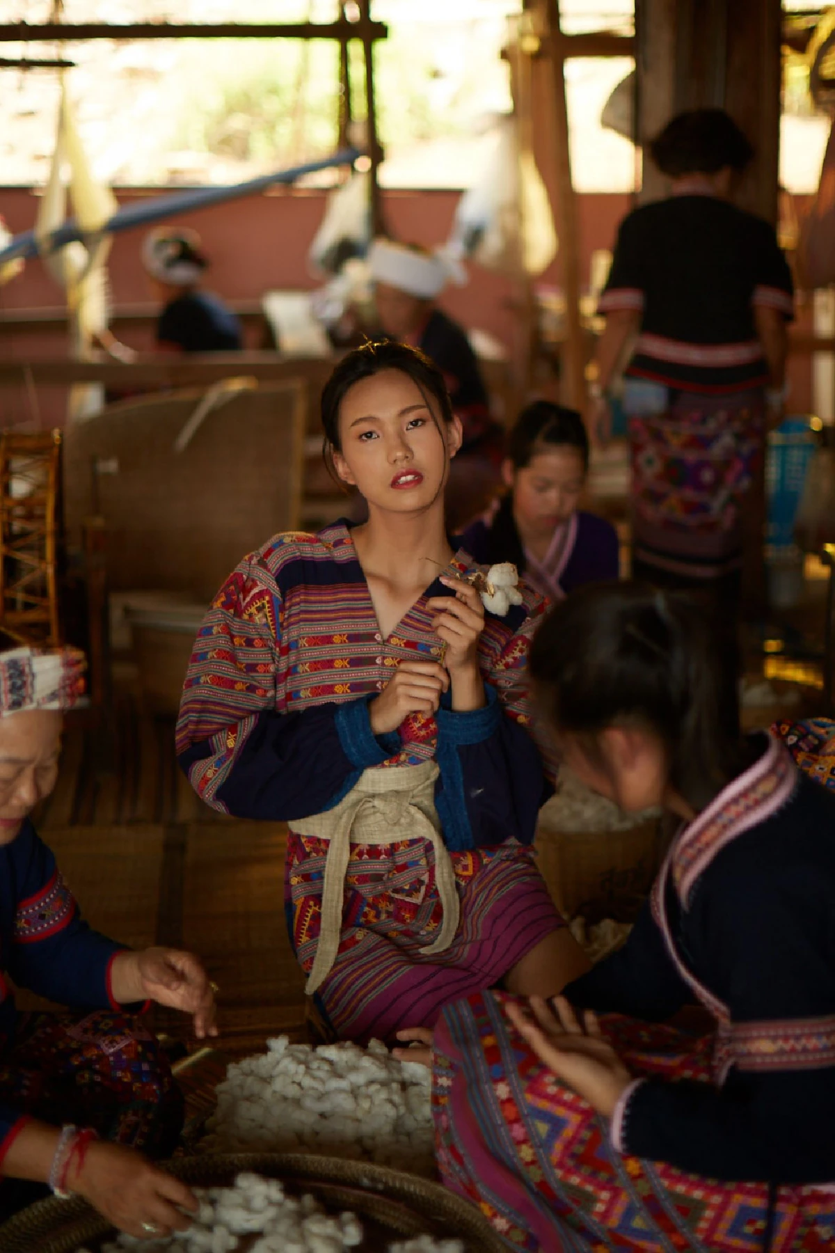 ซื้อผ้าไทย ใส่ผ้าไทย เที่ยวเมืองไทย "นุ่งสยามสามฤดู"