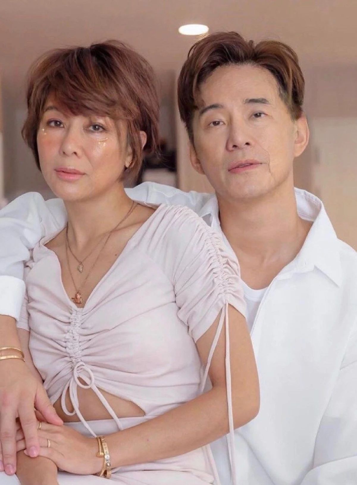 ไม่ตกเทรนด์! เหล่าดาราคนดังร่วมแจมแอปแปลงโฉมเป็นคนแก่
