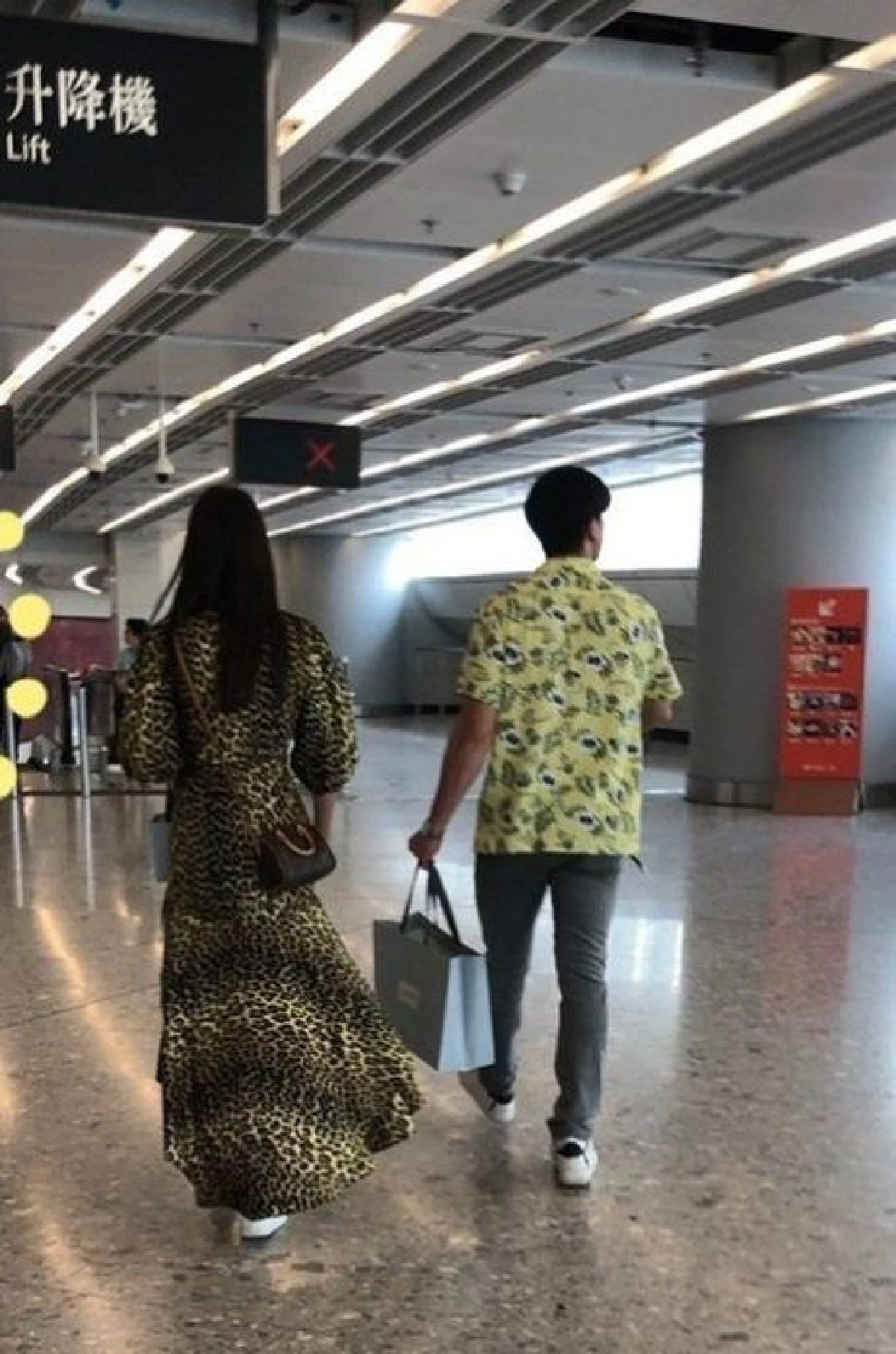 แฟนคลับจีนปลื้มได้เจอ ณเดชน์-ญาญ่า ควงคู่สวีทฮ่องกงสองต่อสอง