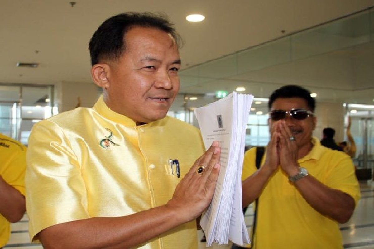 ศรีสุวรรณ ร้องอัยการ ส่งศาล รธน.วินิจฉัยสั่ง"ธนาธร-ช่อ"หยุด เดินสายใส่ร้ายประเทศ ศรีสุวรรณ ร้องอัยการ ส่งศาล รธน.วินิจฉัยสั่ง"ธนาธร-ช่อ"หยุด เดินสายใส่ร้ายประเทศ