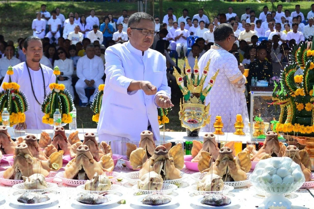 แล้งหนักต้องพึ่งสิ่งศักดิ์สิทธิ์!ผู้ว่าฯบุรีรัมย์ทำพิธีบวงสรวงขอฝน