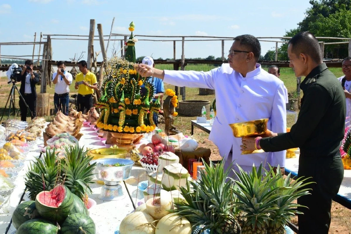 แล้งหนักต้องพึ่งสิ่งศักดิ์สิทธิ์!ผู้ว่าฯบุรีรัมย์ทำพิธีบวงสรวงขอฝน