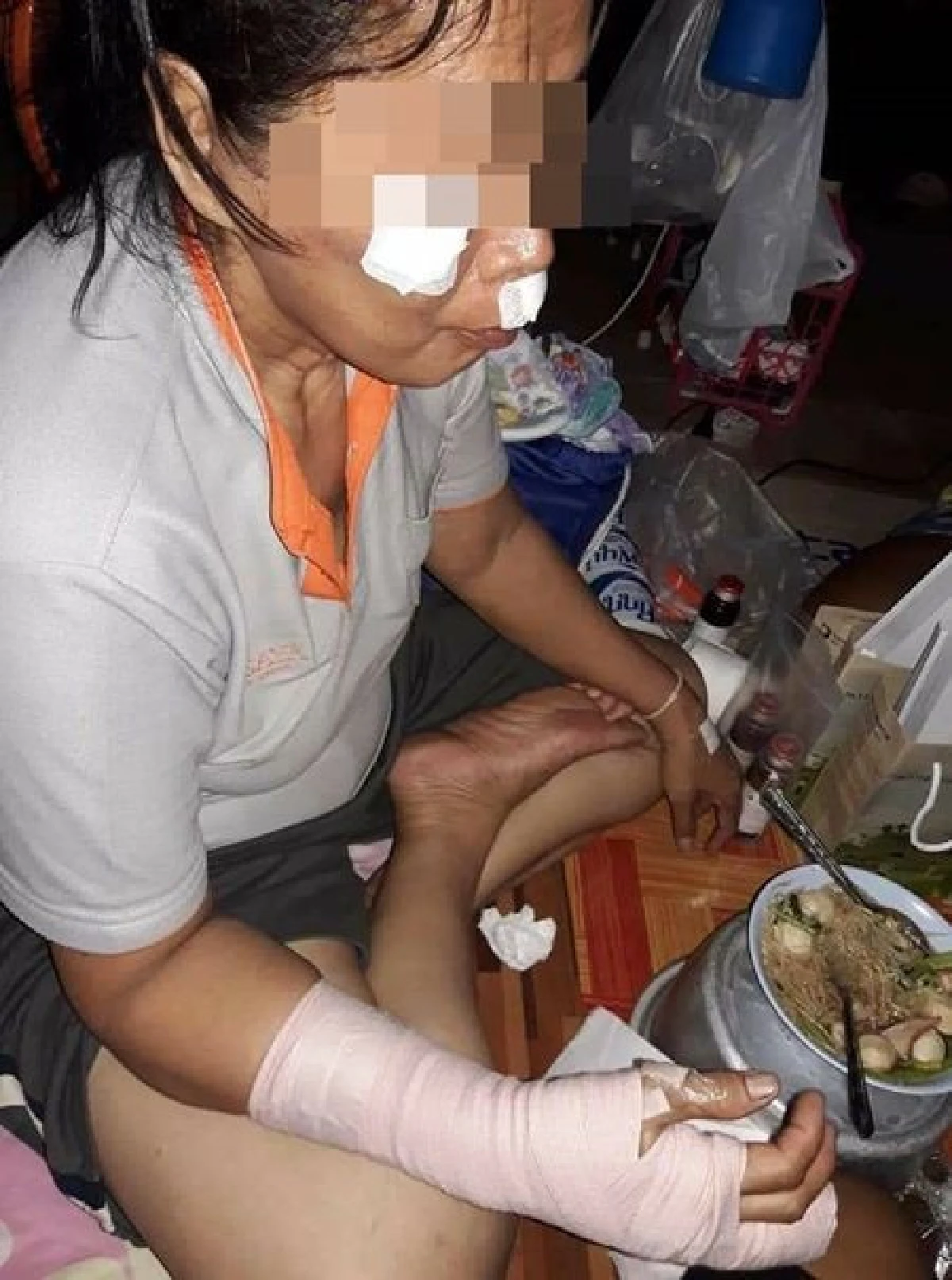 ยายพาหลาน 2 ขวบร้องสื่อถูกเก๋งหรูชนแล้วหนีไม่เหลียวแล