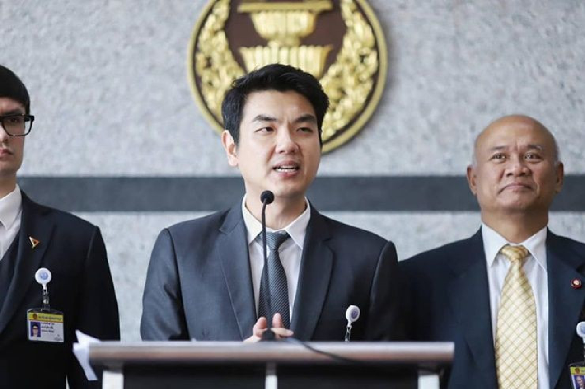"ปิยบุตร" โต้ ล้มล้างการปกครองยัน ศาลรธน.สั่งยุบพรรคไม่ได้ "ปิยบุตร" โต้ ล้มล้างการปกครองยัน ศาลรธน.สั่งยุบพรรคไม่ได้