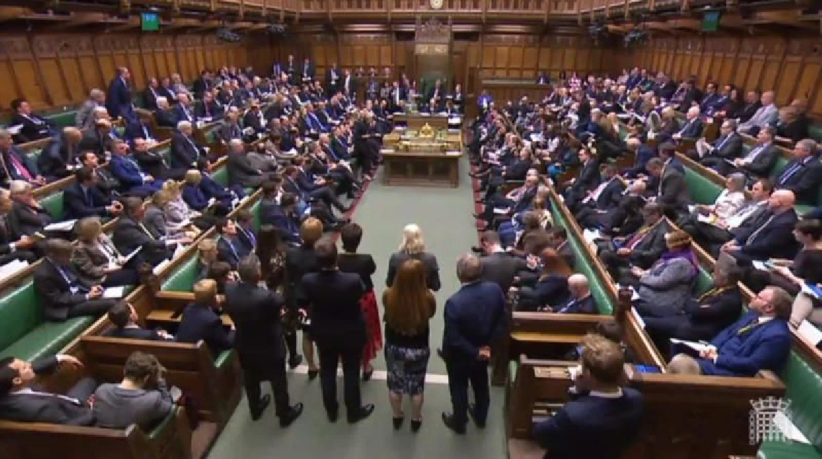 ส.ส.อังกฤษหวั่น "เบร็กซิต" ไร้ทางออก จ่อขอพึ่งพระบารมีควีน