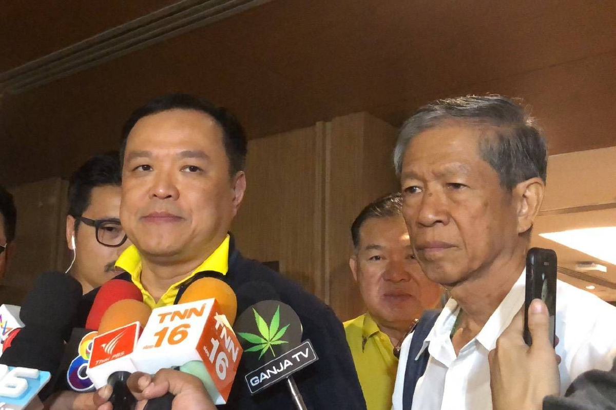 "อนุทิน"ถก "อ.เดชา" เตรียมแก้กฎหมายปลดล็อกรับรอง"หมอพื้นบ้าน" "อนุทิน"ถก "อ.เดชา" เตรียมแก้กฎหมายปลดล็อกรับรอง"หมอพื้นบ้าน"