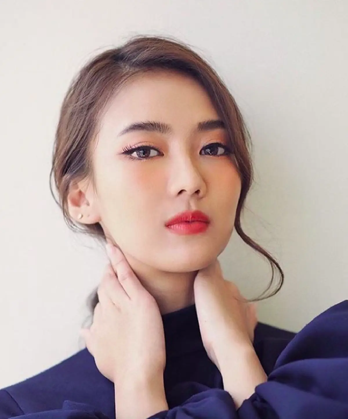 “แพรวา” เปลี่ยนลุคใหม่เป็นสายฝ. กับผมสีผมบลอนด์ทองทั้งศีรษะ