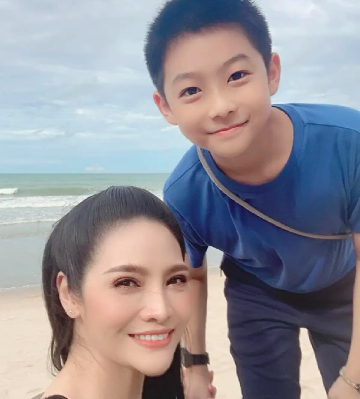 “อรอนงค์” ควงลูกชายทั้ง 2 เที่ยวพักผ่อนริมทะเล พร้อมเผยข้อคิดดีๆ