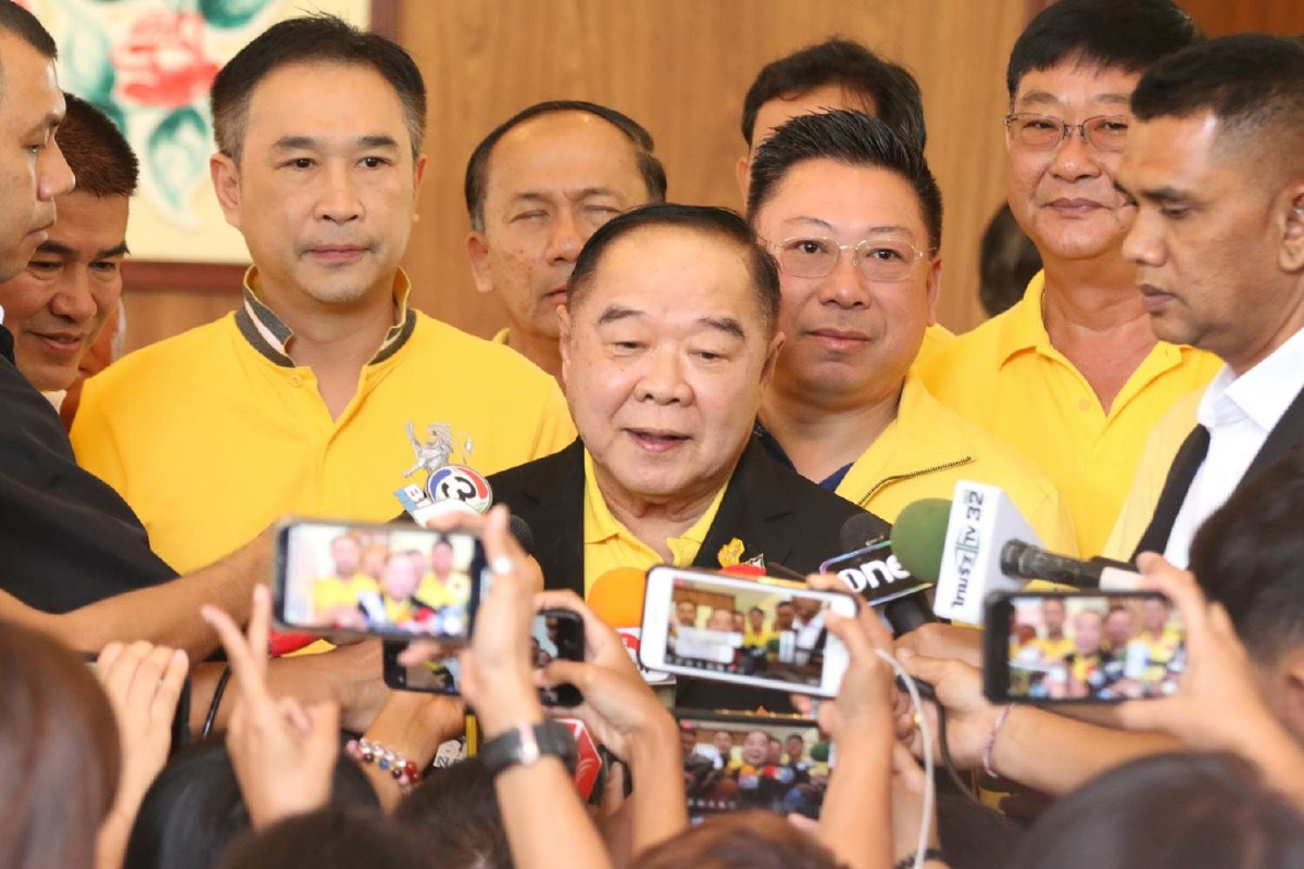 "บิ๊กป้อม"ลั่นไม่กังวลฝ่ายค้านจ่ออภิปราย ปัดตอบสมัครสมาชิกพลังประชารัฐหรือไม่ "บิ๊กป้อม"ลั่นไม่กังวลฝ่ายค้านจ่ออภิปราย ปัดตอบสมัครสมาชิกพลังประชารัฐหรือไม่
