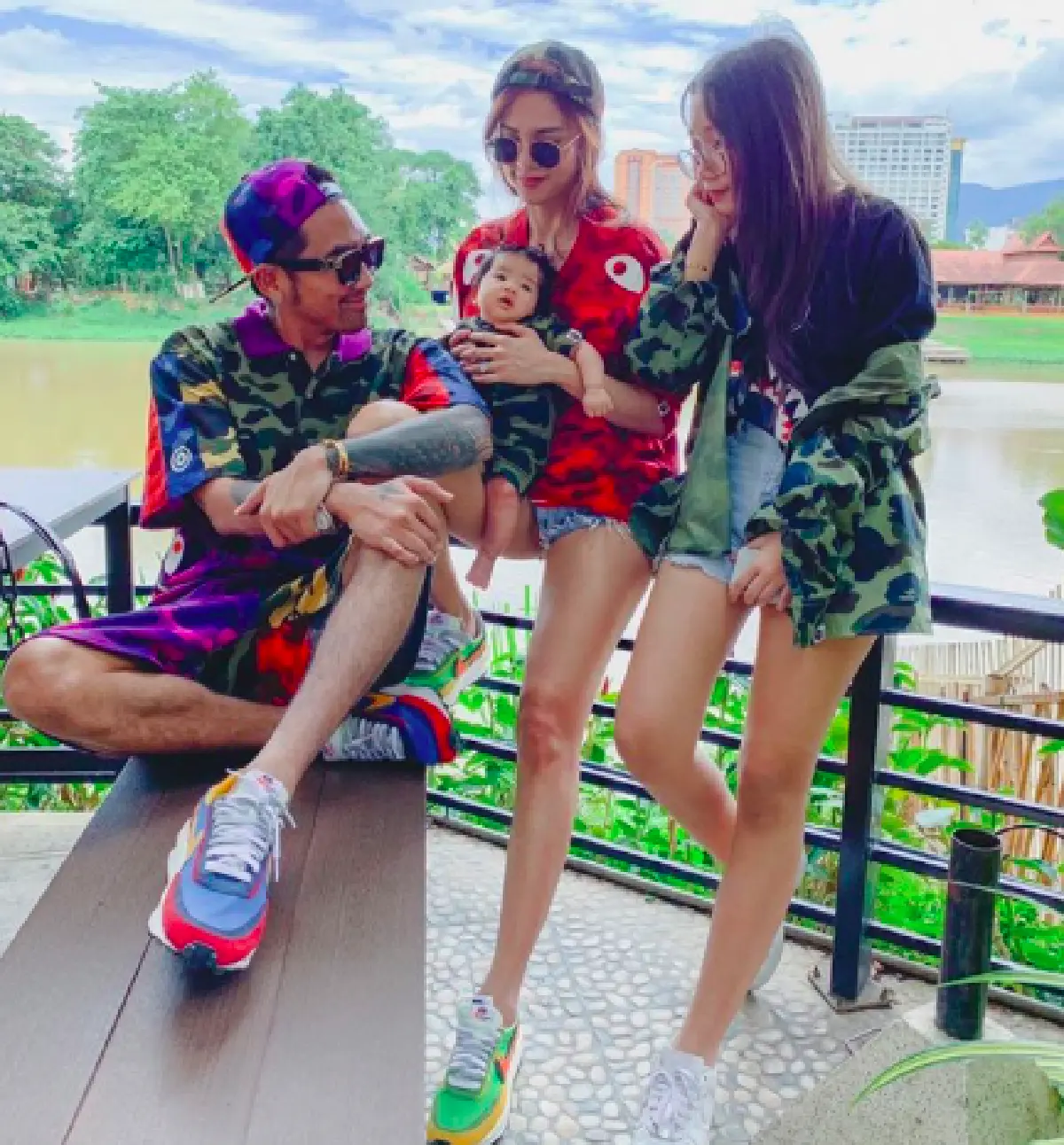อบอุ่นหนักมาก! ส่องภาพครอบครัว "อุ้ม-บอล” หลังเพิ่งครบรอบแต่งงาน 1 ปี