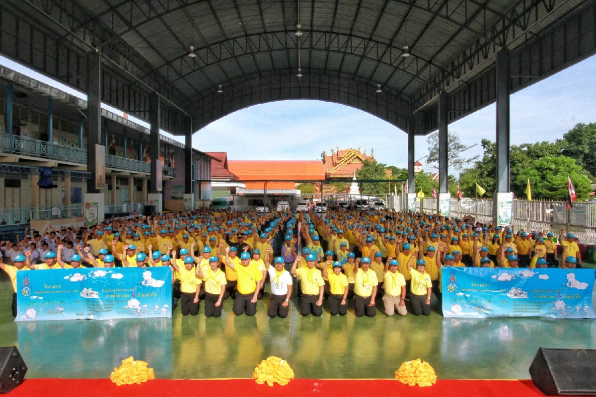 พ่อเมืองปทุมธานีนำจิตอาสาพัฒนาคลองเปรมประชากร
