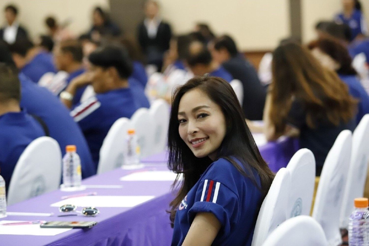 "พปชร."เมินถูกปรามาส"องครักษ์ไก่อ่อน"พิทักษ์"บิ๊กตู่" "พปชร."เมินถูกปรามาส"องครักษ์ไก่อ่อน"พิทักษ์"บิ๊กตู่"
