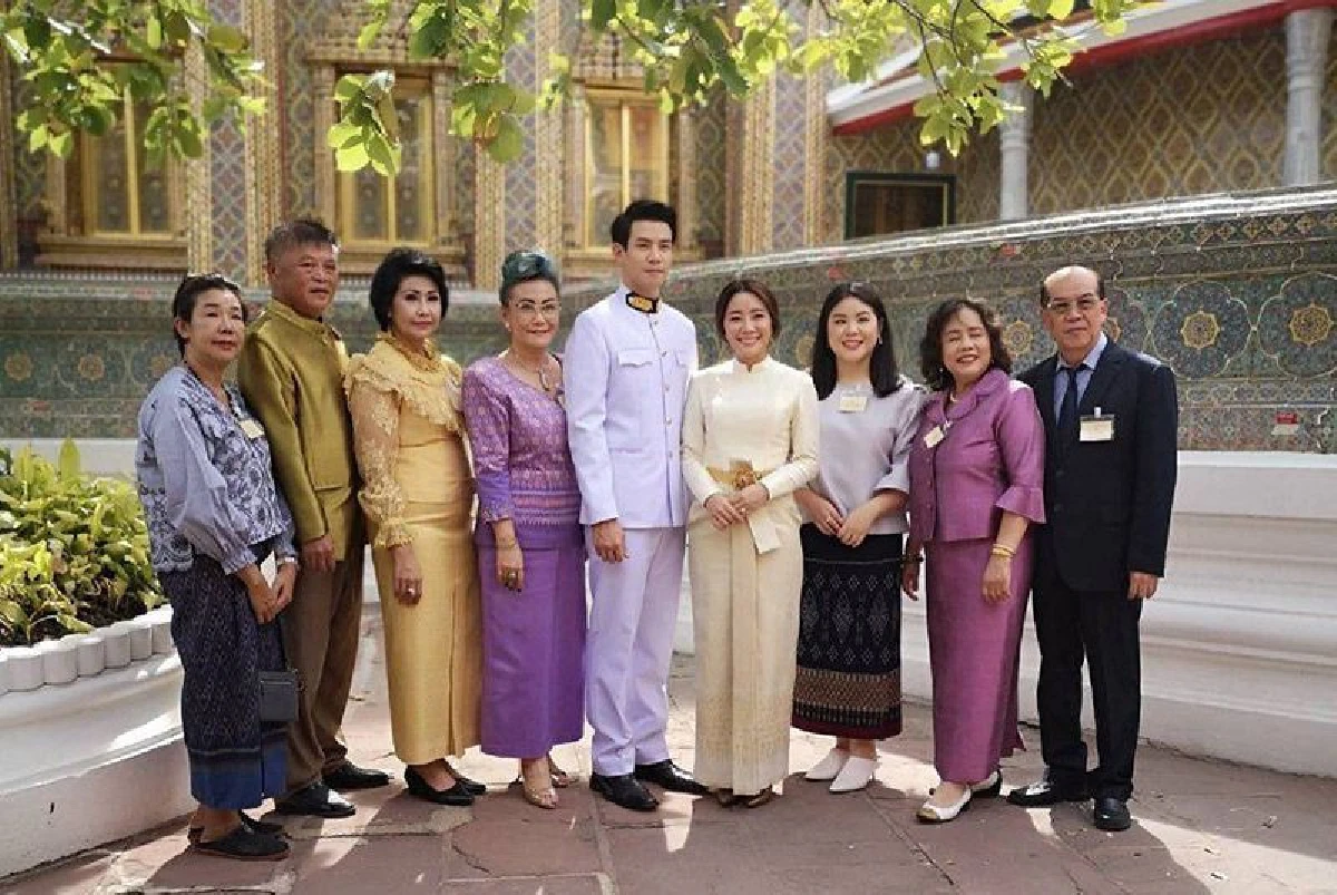 "ณัฏฐ์ เทพหัสดิน” จูงมือ "นาน่า” เข้ารับประทานน้ำสังข์ จากสมเด็จพระสังฆราช