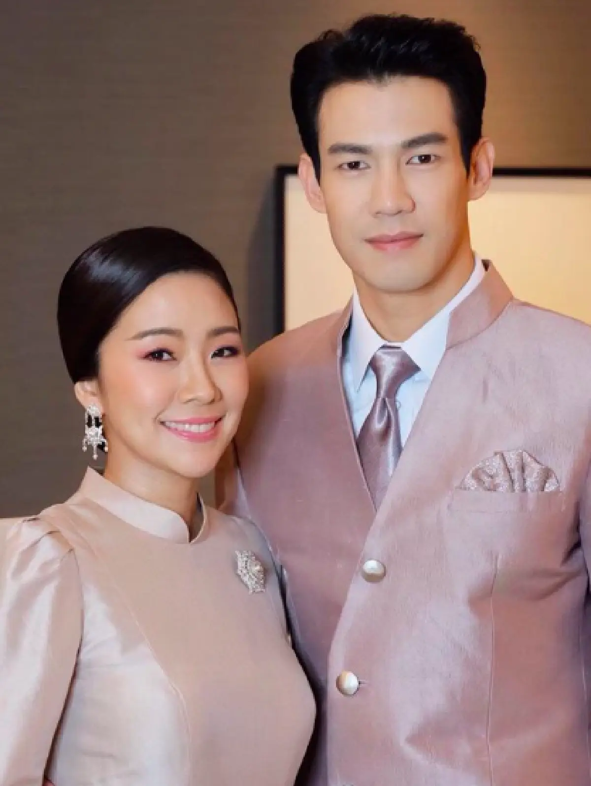 สุดชื่นมื่น “ณัฏฐ์ เทพหัสดิน” ทำพิธีสู่ขอ “นาน่า” ครอบครัว-เพื่อนแห่ขันหมากคึกคัก