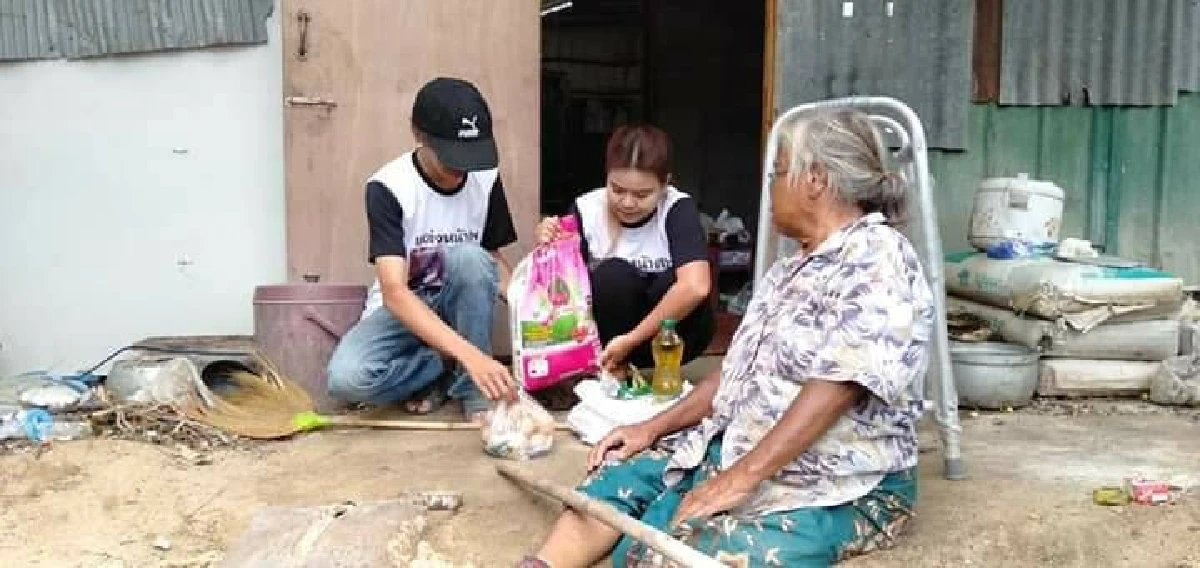 "กอล์ฟ-กิ๊ฟ" คู่รักจิตอาสาต่อชีวิตคนยากไร้-แต่งหน้าศพ-ส่งคนตายกลับบ้านฟรี