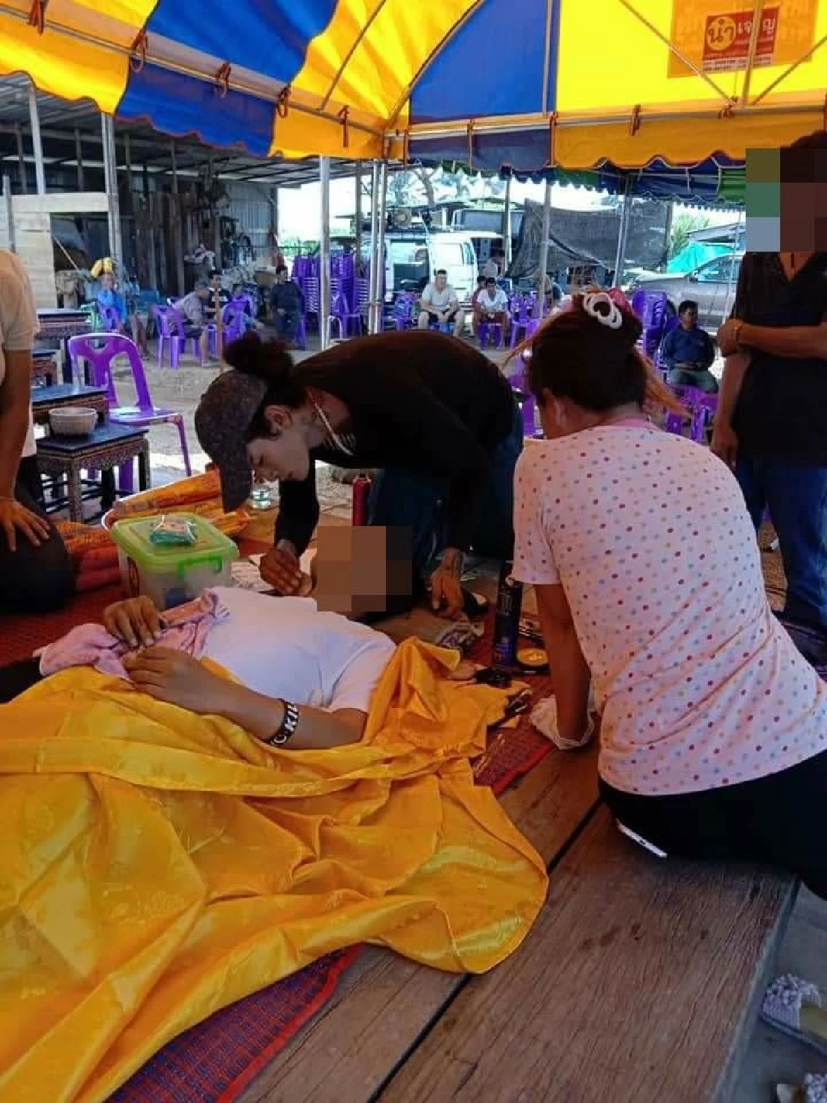 "กอล์ฟ-กิ๊ฟ" คู่รักจิตอาสาต่อชีวิตคนยากไร้-แต่งหน้าศพ-ส่งคนตายกลับบ้านฟรี