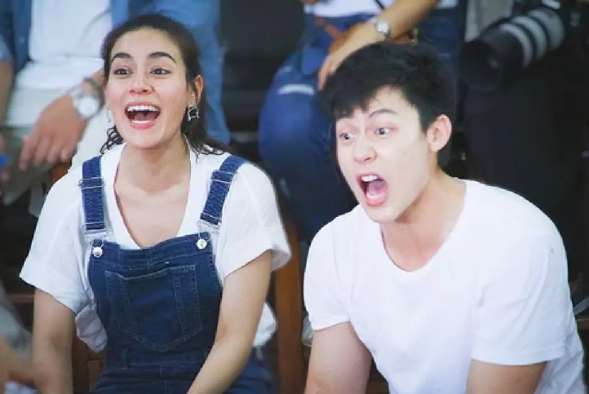 อิ่มอกอิ่มใจ! “หมาก-คิม” ควงคู่มอบทุนการศึกษา ทาสีอาคารเรียนที่กาญจนบุรี