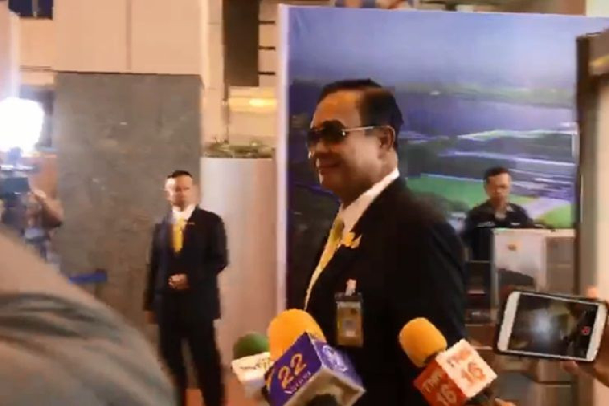 "บิ๊กตู่" อารมณ์ดี ร่วมแถลงนโยบาย ยืนยัน ไม่ติดใจ "บิ๊กตู่" อารมณ์ดี ร่วมแถลงนโยบาย ยืนยัน ไม่ติดใจ