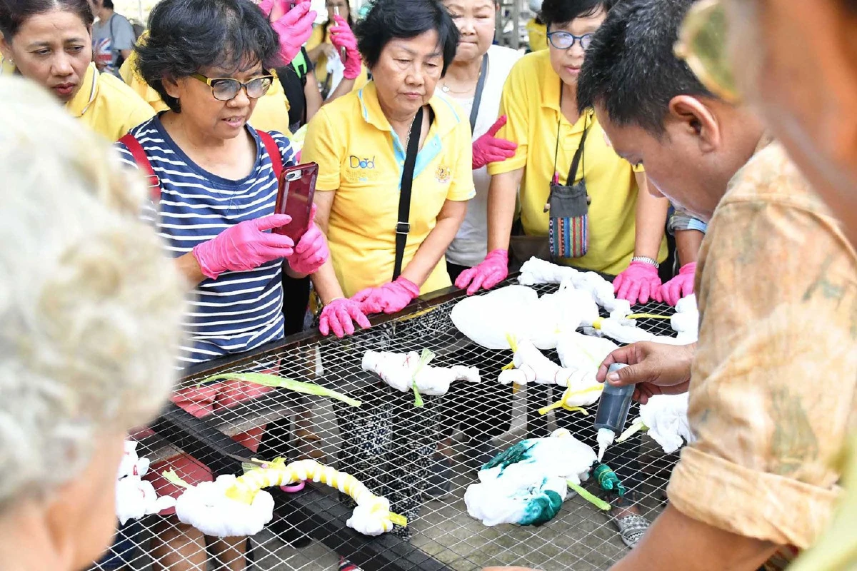 มทร.ธัญบุรี ร่วมกับ ทต. บ้านบางม่วง สอนทำผ้ามัดย้อม สร้างรายได้