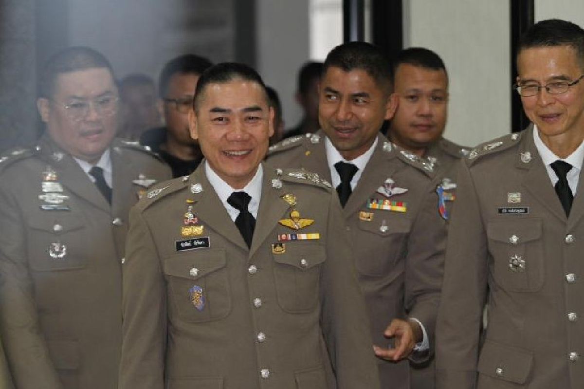 บิ๊กตู่ประกาศคุมสำนักงานตำรวจแห่งชาติเอง บิ๊กตู่ประกาศคุมสำนักงานตำรวจแห่งชาติเอง