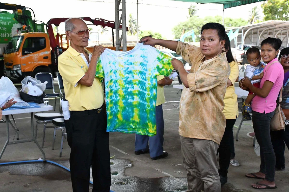 มทร.ธัญบุรี ร่วมกับ ทต. บ้านบางม่วง สอนทำผ้ามัดย้อม สร้างรายได้