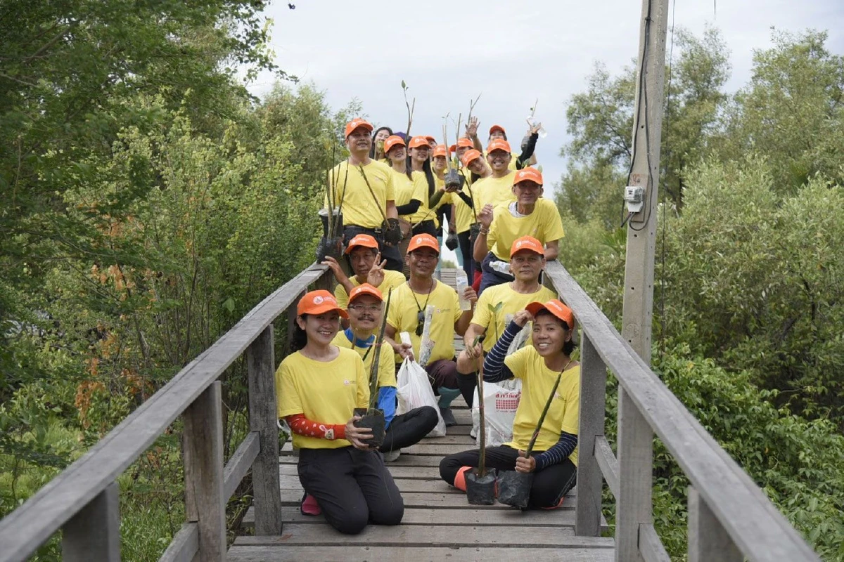 กฟน. รวมพลังปลูกป่าชายเลนเฉลิมพระเกียรติฯ สร้างแนวป้องกันคลื่น ฟื้นฟูสภาพแวดล้อมอย่างยั่งยืน