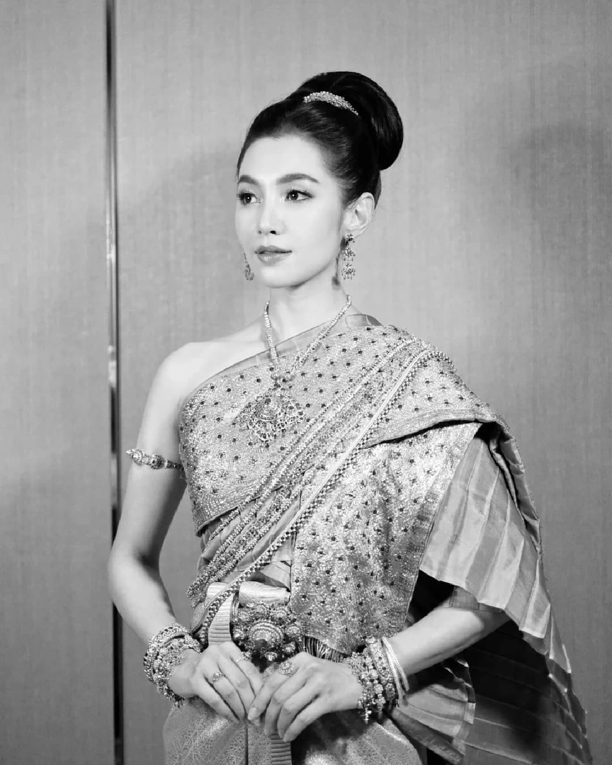 เบลล่า ราณี สวมชุดไทยจักรพรรดิ อวดความสวยสง่าละสายตาไม่ได้
