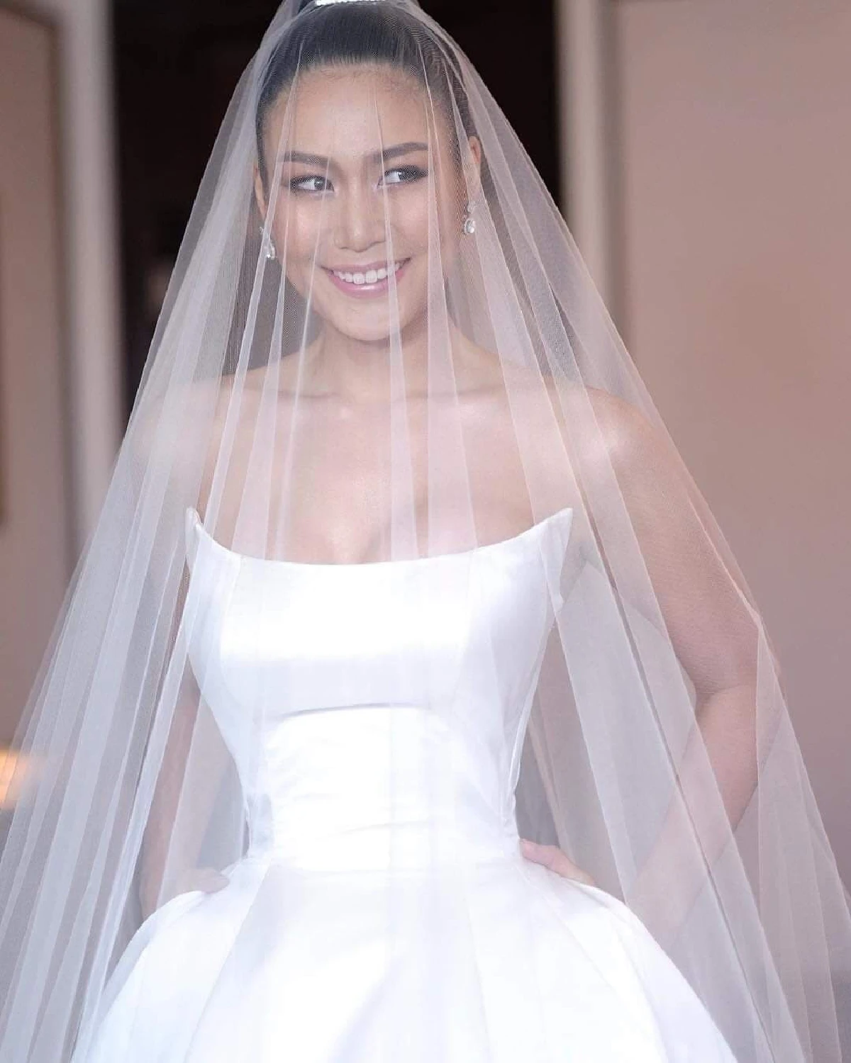 นิ้ง โศภิดา ควงแฟนหนุ่มเข้าพิธีวิวาห์ โดยมีเพื่อนเจ้าสาวสวยระดับประเทศบินมาร่วมงาน