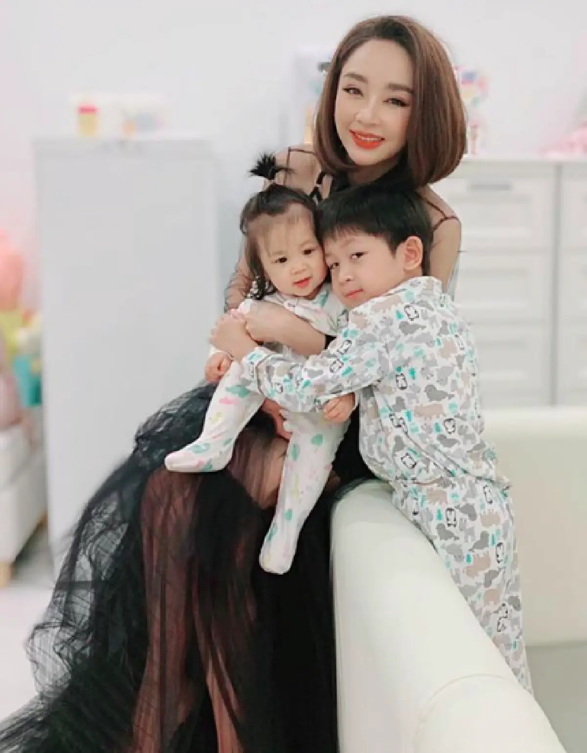 สามีฟินหนัก! “เป้ย ปานวาด” เปลี่ยนแนว หั่นผมสั้นลุคใหม่ เซ็กซี่กว่าเดิม