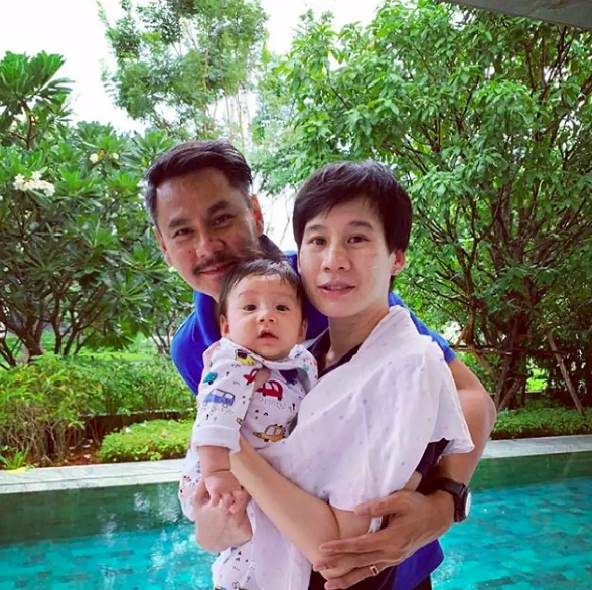 แม่อารมณ์ดี!! “เวฟ” โพสต์คลิปภรรยา "บุ้ง ใบหยก” เดินช็อปปิ้งไป เต้นตามจังหวะเพลงไป