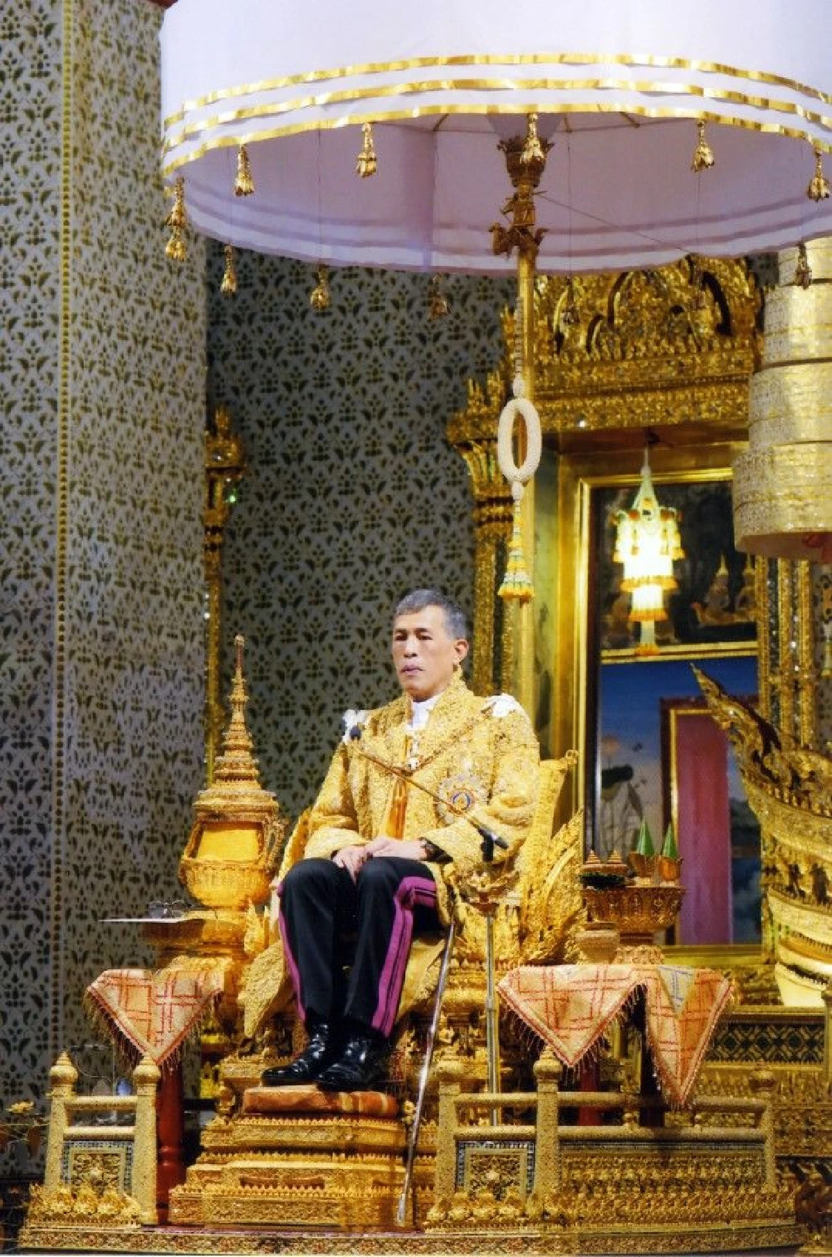 "ในหลวง" เสด็จออกมหาสมาคม เนื่องในวันเฉลิมพระชนมพรรษา