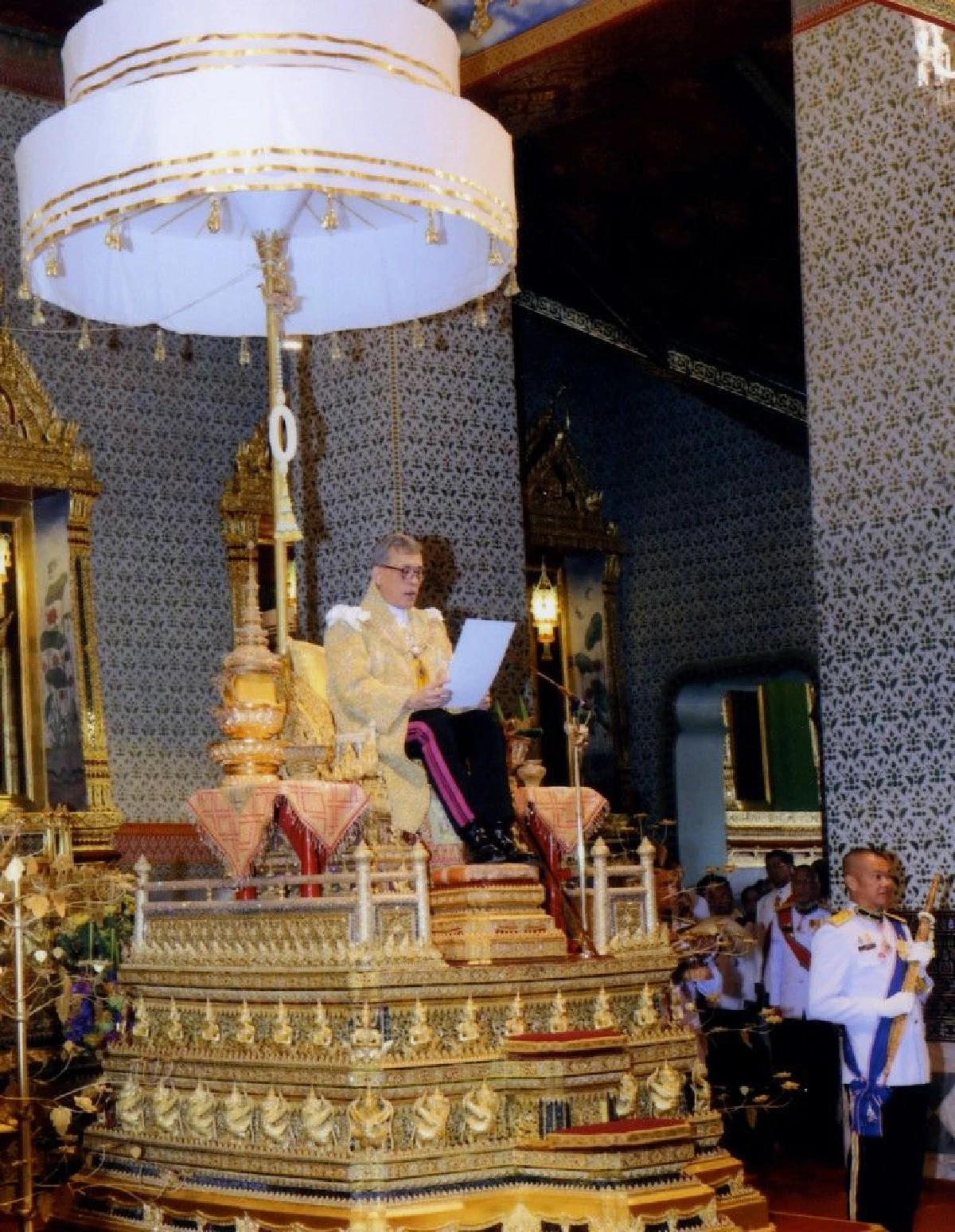 "ในหลวง" เสด็จออกมหาสมาคม เนื่องในวันเฉลิมพระชนมพรรษา