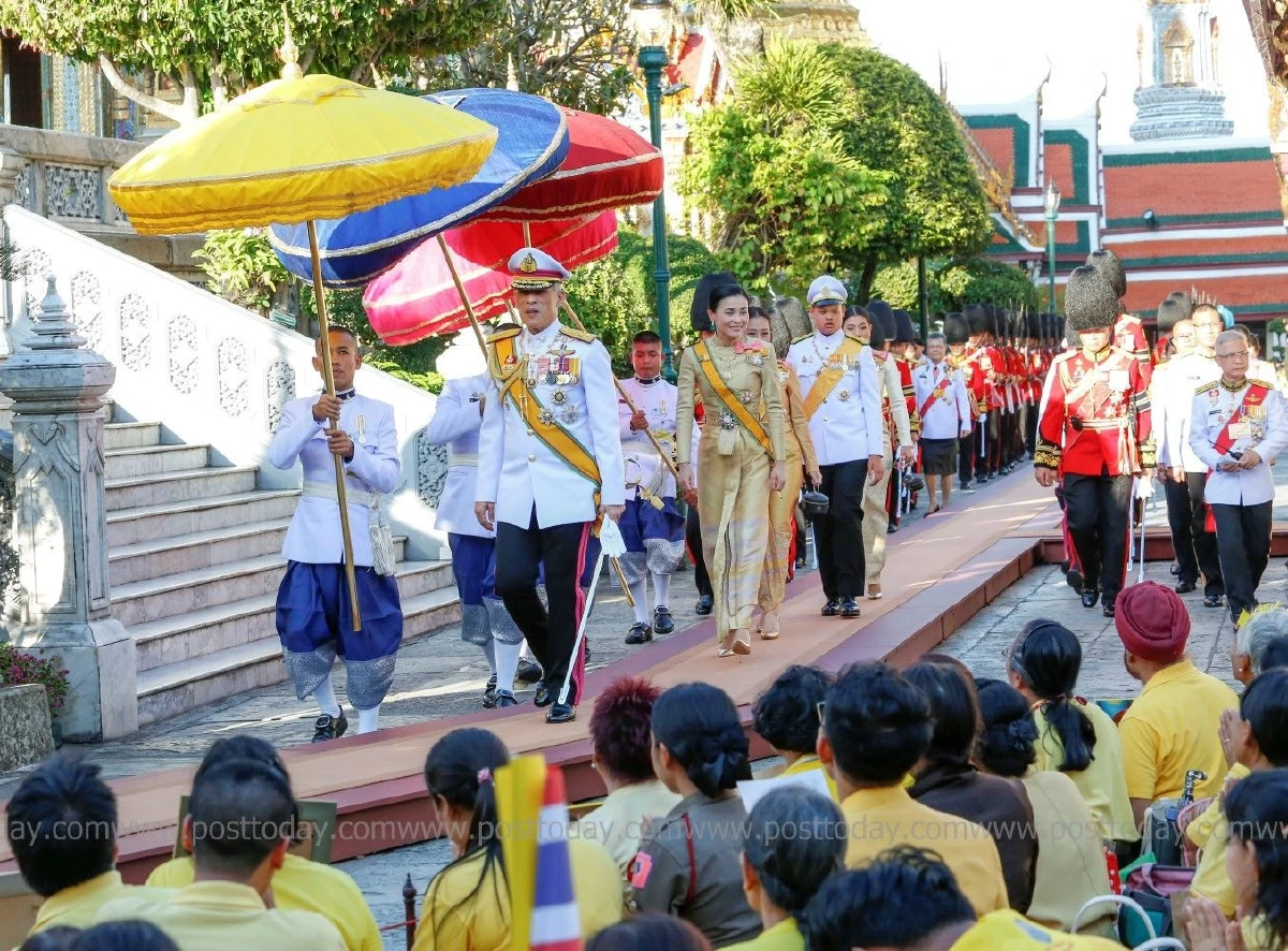 "ในหลวง-พระราชินี" เสด็จฯวัดพระแก้วทรงตั้งสมณศักดิ์บรรพชิตจีนและญวน