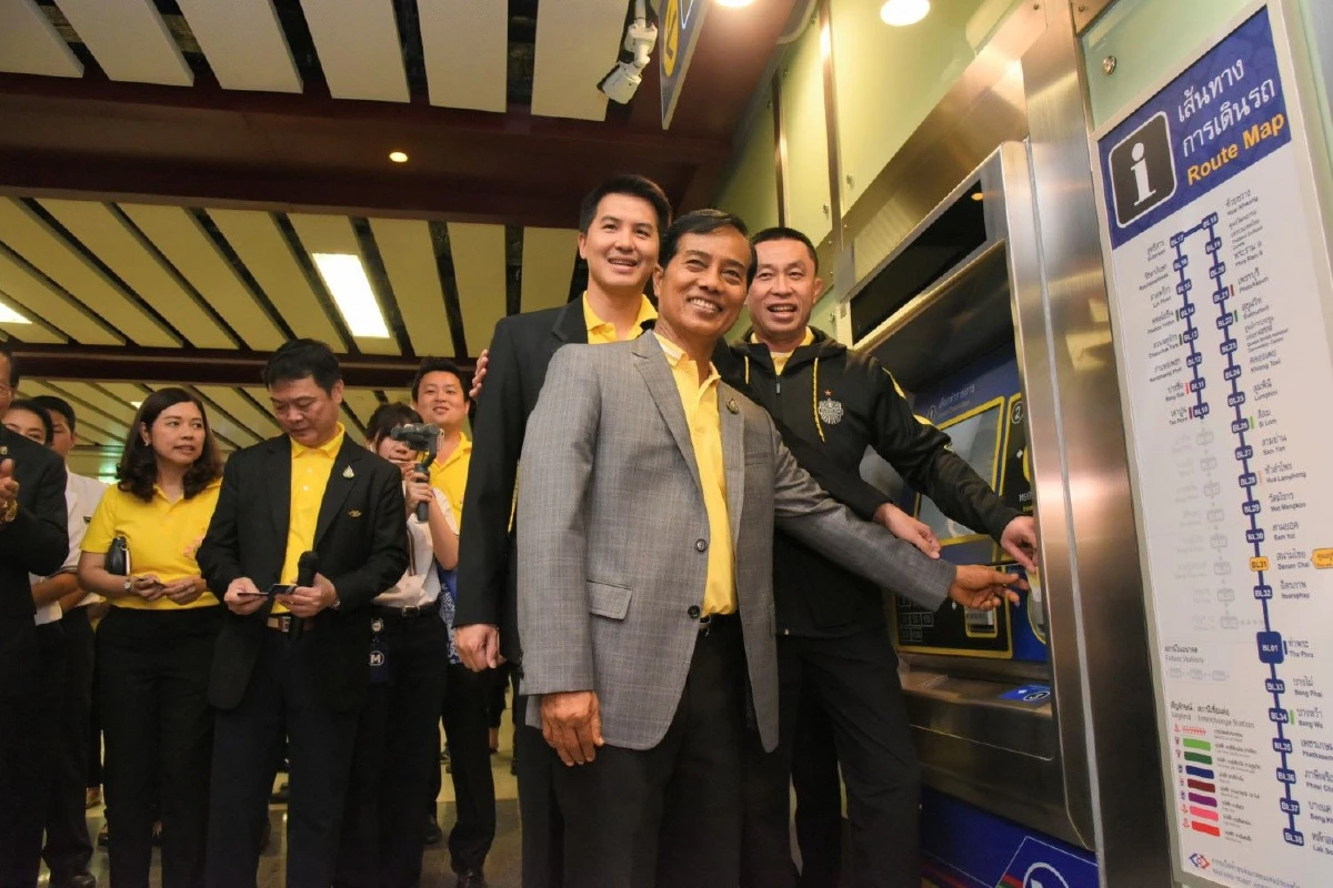 เปิดนั่งฟรีรถไฟฟ้าสีน้ำเงินส่วนต่อขยาย "วัดมังกร-ท่าพระ"วันแรก ผู้โดยสารแน่น!