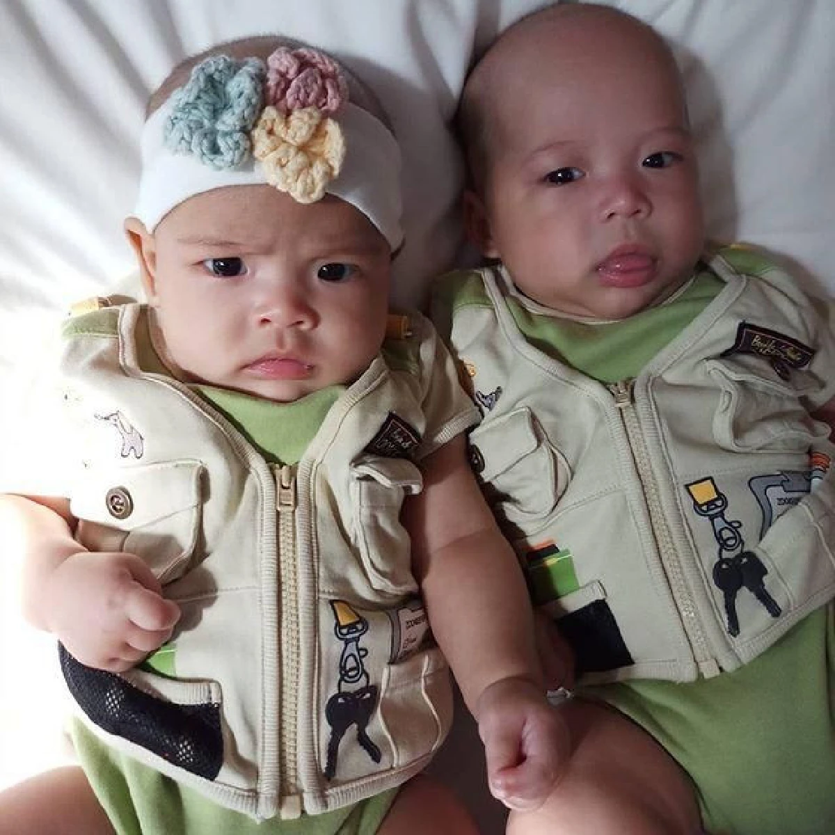 ภาพน่ารัก ญาญ่า-คิมเบอร์ลี่ รับบทพี่เลี้ยงอุ้มหลานแฝด มีก้า-มีญ่า