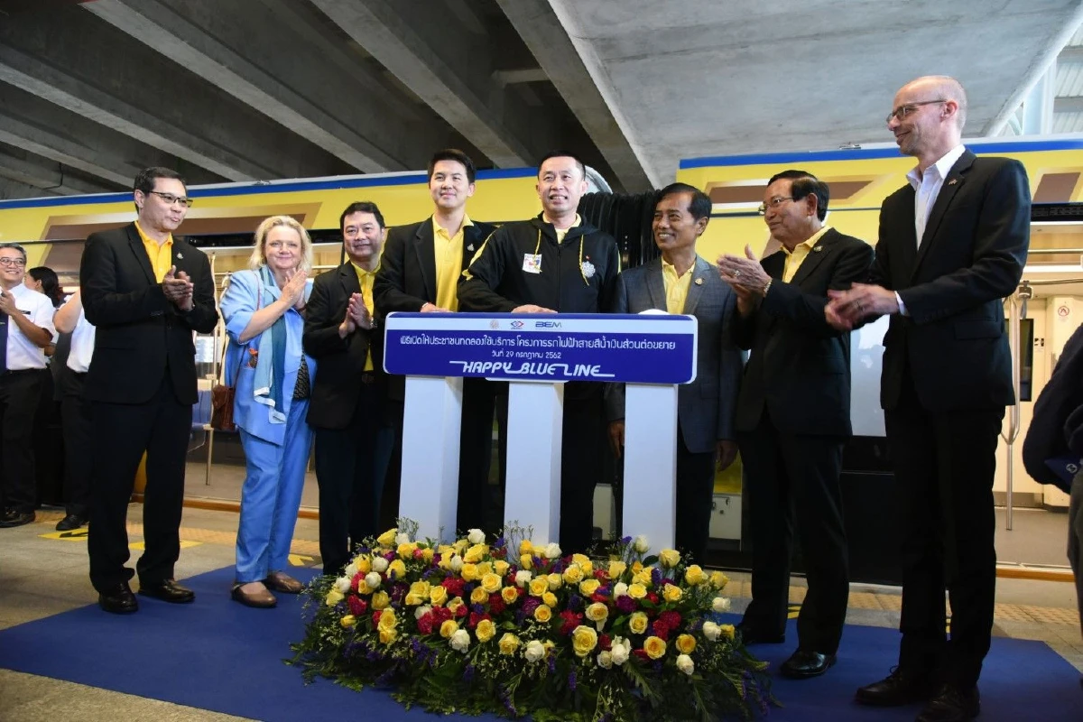 เปิดนั่งฟรีรถไฟฟ้าสีน้ำเงินส่วนต่อขยาย "วัดมังกร-ท่าพระ"วันแรก ผู้โดยสารแน่น!