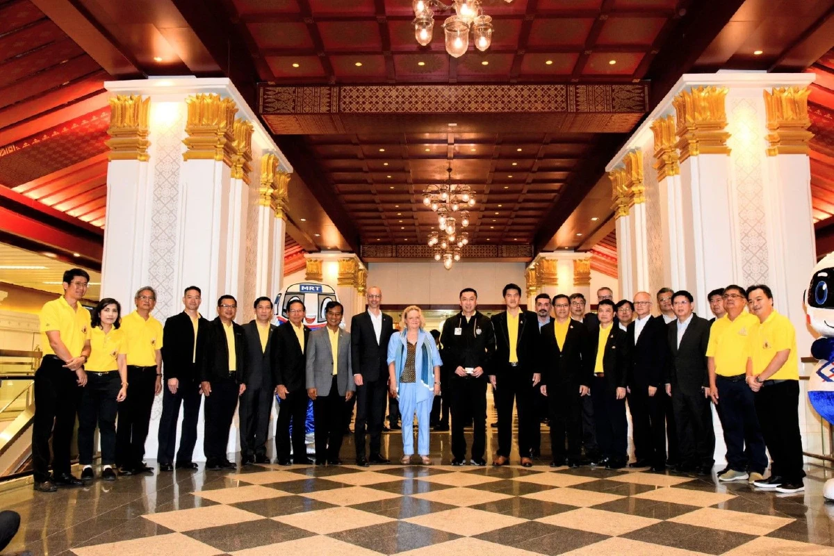 เปิดนั่งฟรีรถไฟฟ้าสีน้ำเงินส่วนต่อขยาย "วัดมังกร-ท่าพระ"วันแรก ผู้โดยสารแน่น!