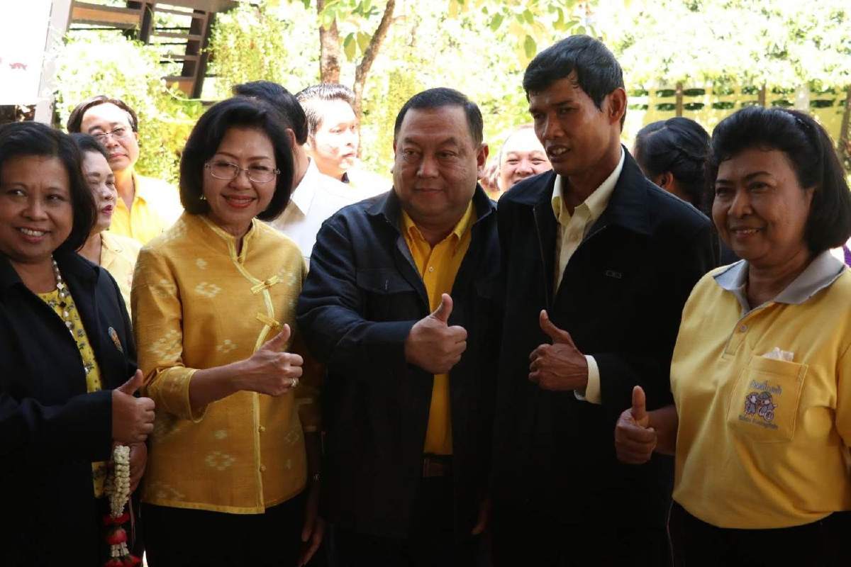 "รมต.สายตรง" จุติ แจกเบอร์โทรส่วนตัวพร้อมรับเรื่องร้องเรียนเร่งด่วน "รมต.สายตรง" จุติ แจกเบอร์โทรส่วนตัวพร้อมรับเรื่องร้องเรียนเร่งด่วน