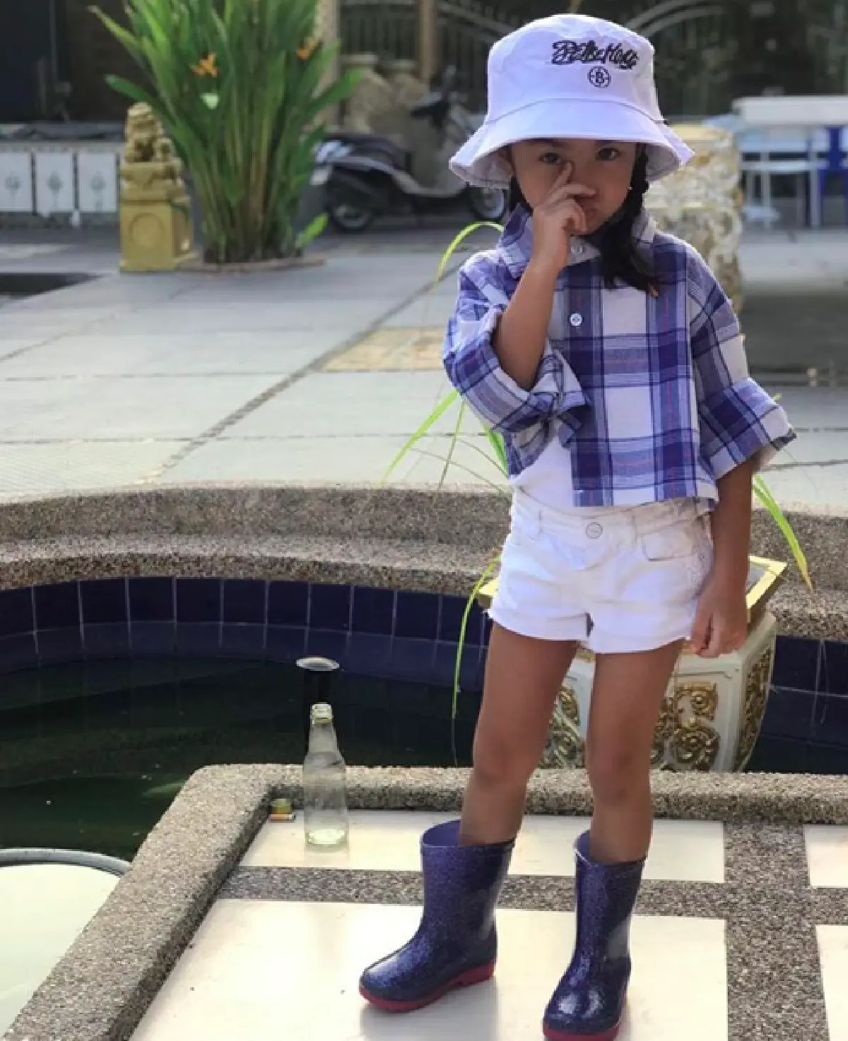 ส่องความน่ารัก น้องแตงไทย  ลูกสาว แจ๊ส ชวนชื่น ที่ตอนนี้กลายเป็นแฟชั่นนิสต้าตัวจิ๋ว