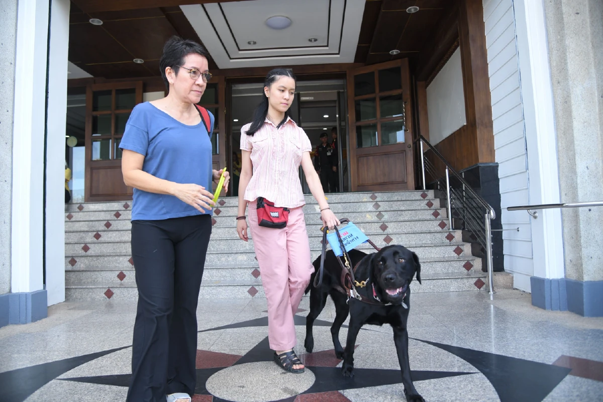 "น้องทราย"พาสุนัขนำทางพบผู้ว่าฯกทม.ขอให้อำนวยความสะดวกคนพิการ